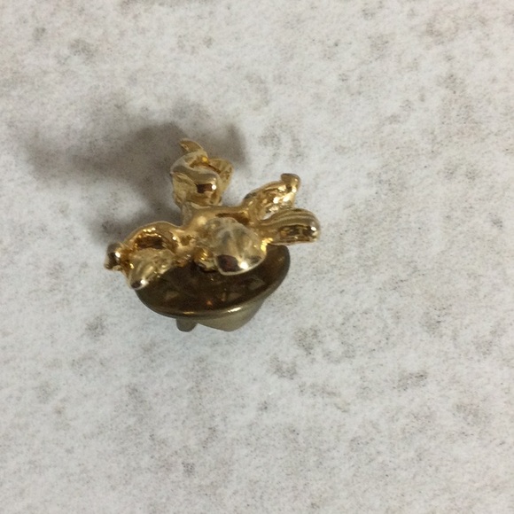 Gold Cupid pin with front leg pose - Picture 3 of 6